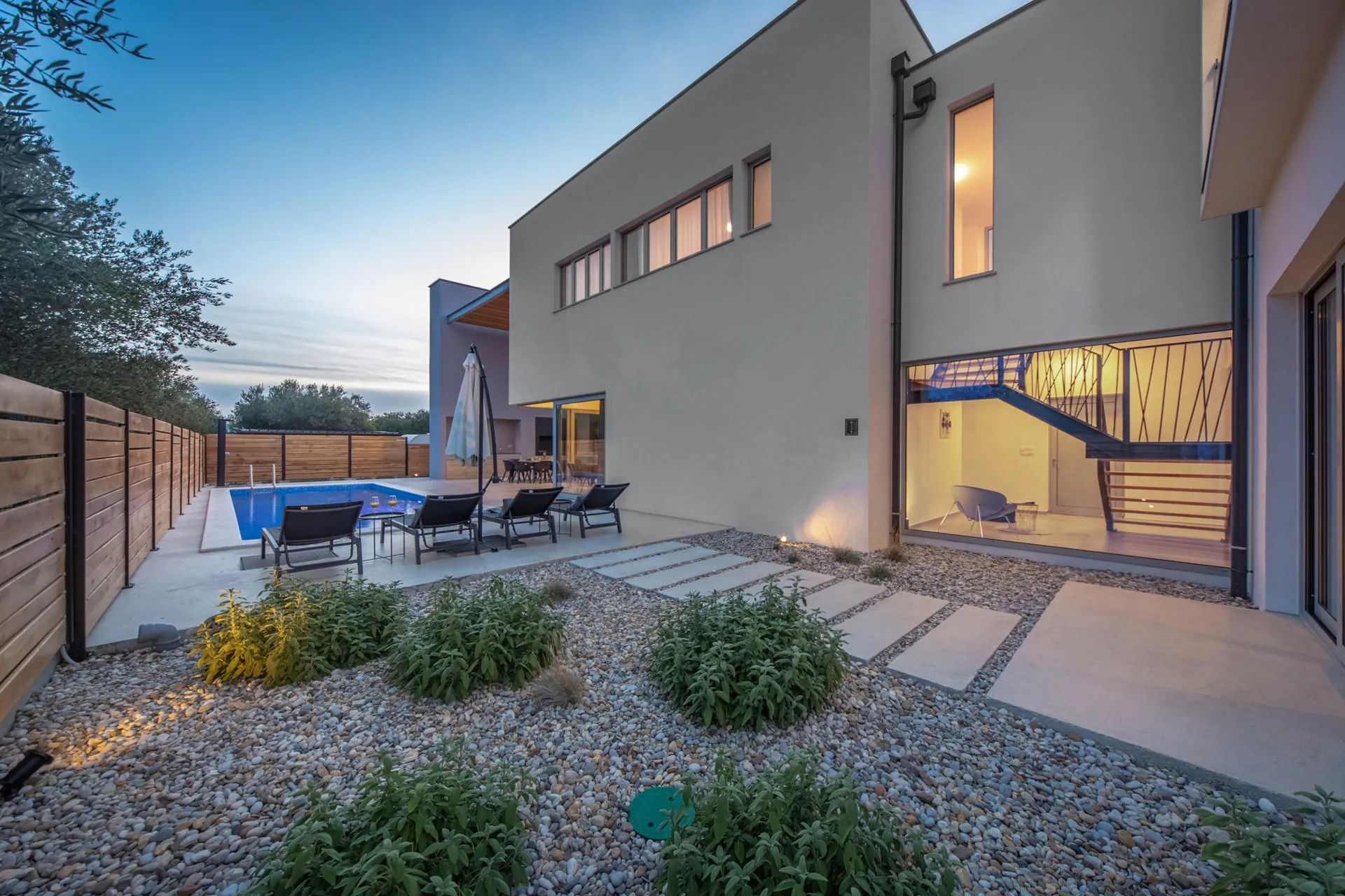 House with a pool and landscaped grounds – Vila Activia, ARHITEKTURA PLUS project